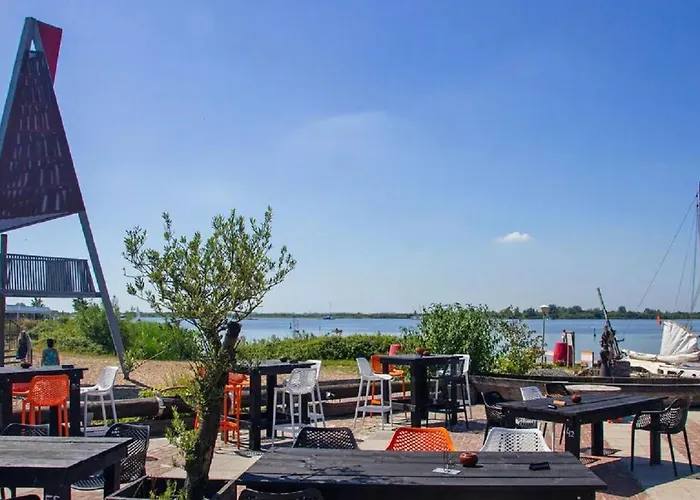Op Lauwersoog Met 3 Slaapkamers En Vaatwasser - JoyCasa