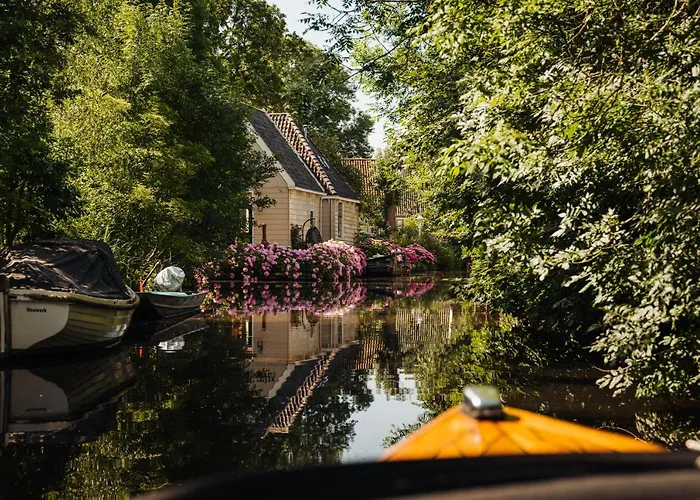 Inn On The Lake Broek in Waterland, Nederland