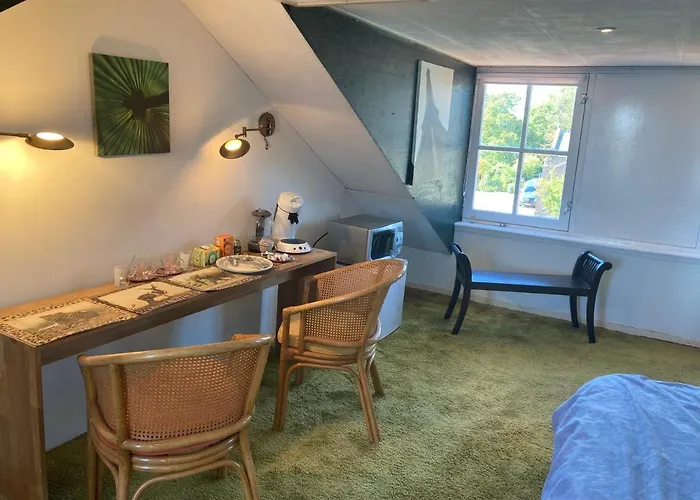 Luc's place, Waterbed grote kamer Zoeterwoude, Nederland