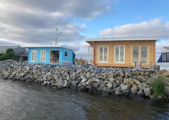 Waterhuisjes Op De Pier Van LauwersmeerPlezier!