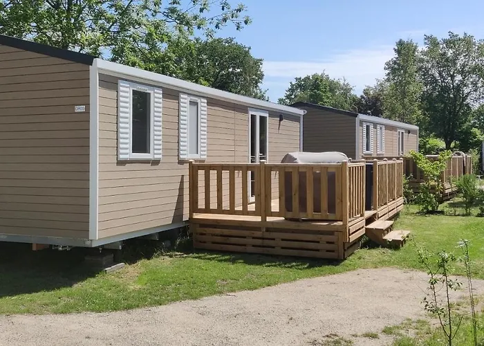 BJ Chalets - De Rug 3 - Vakantiepark Lauwersoog - Luxe chalet MET vaatwasser en inloopkast! Vroege incheck! MET AIRCO!