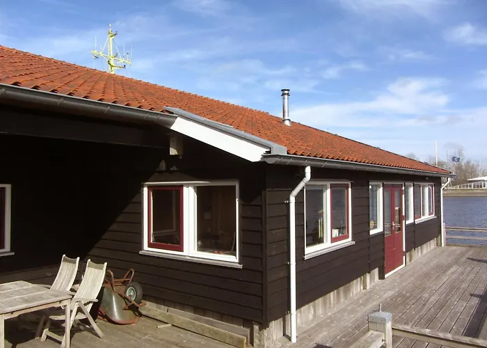 Boothuis Lauwersoog, Nederland
