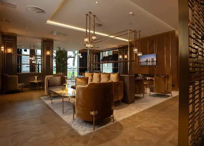 Art -Fully Renovated
