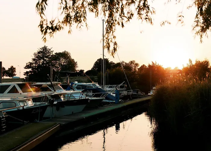 Tiny House By The Water - De Schans Alphen, Nederland