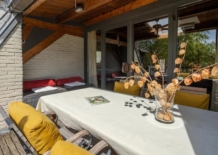 Huis met de Leeuwenkoppen Dieren, Nederland