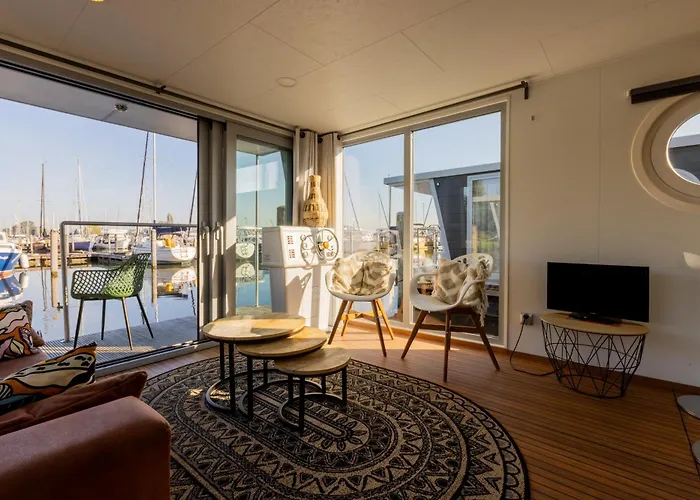 Home Of The Houseboat - Zen