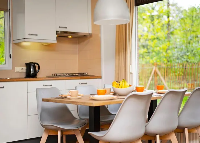 Comfort 6-Person Dog Bungalow In The Holiday Park Landal Heideheuvel Beekbergen, Nederland