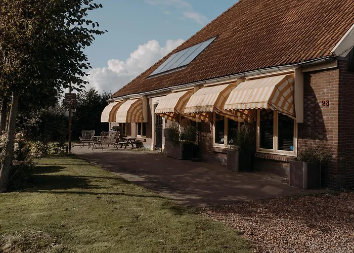 Camping De Tulpenweide lege Kampeerplaats, lege plaats op het gras zonder bed
