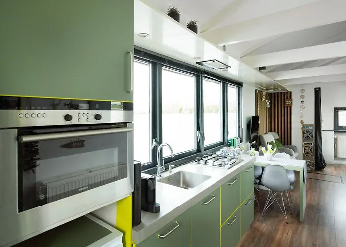 Aangenaam op de Rijn, woonboot, inclusief privé sauna Alphen aan den Rijn, Nederland