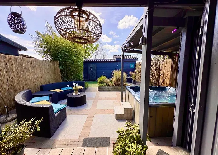 1001 Nights Luxury Spa Oasis with jacuzzi sauna&garden near Amsterdam Vijfhuizen, Nederland