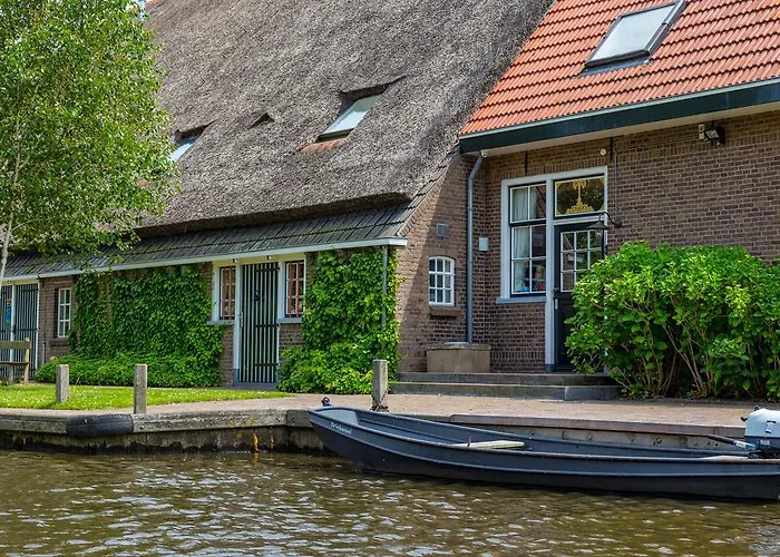 Private Island De Sayter Villa Warten, Nederland