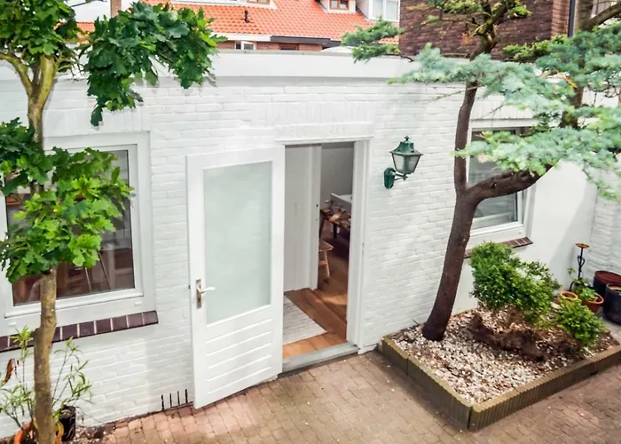 Cozy Bungalow For 2 Zandvoort